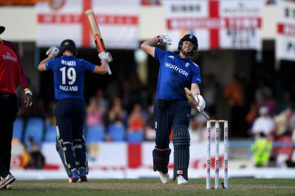 Root hit an unbeaten 90 and put on a crucial 102-run stand for the seventh wicket with Woakes (68*)