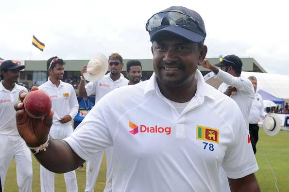 Rangana Herath claimed his 363rd Test wicket, thereby surpassing Daniel Vettori's tally