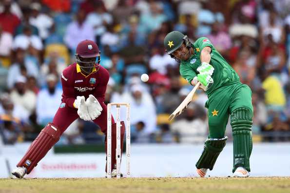 Kamran Akmal provided a breezy start to Pakistan's modest run-chase