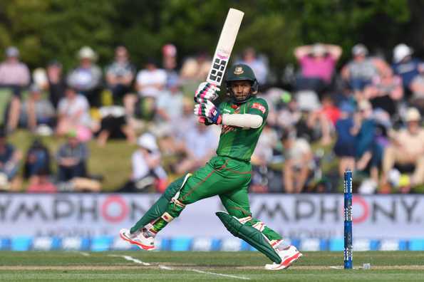 Mushfiqur Rahim smashed four 4s and one 6 in his 66-ball knock of 55.