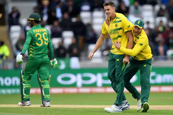 Morkel struck twice in an over to remove both Pakistan openers after a flying start.