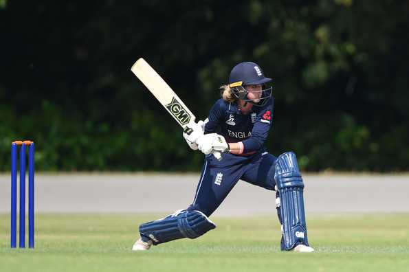 Sarah Taylor scored an unbeaten 49 to lead England to a comfortable win. 