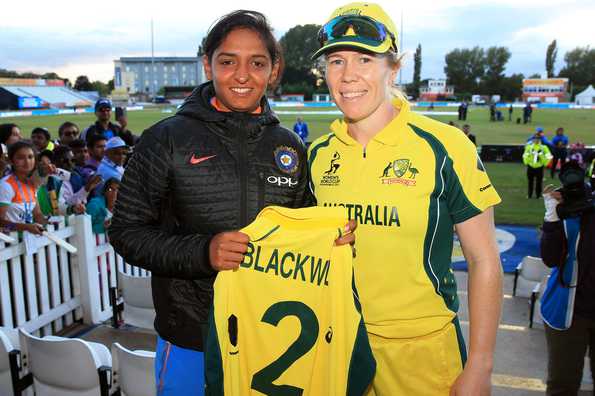 After the game, Blackwell presented Harmanpreet with one of her playing jerseys.