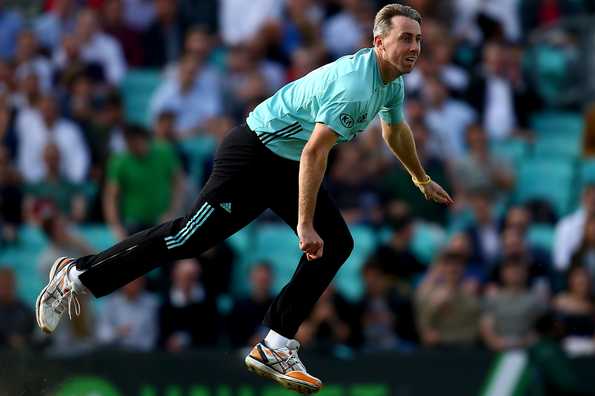 Clarke picked up 4 for 16 to help Surrey trounce Kent by 10 runs.
