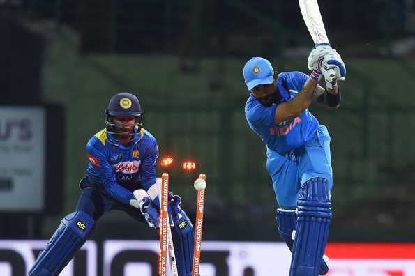  Virat Kohli cleaned up by a Dananjaya wrong-un