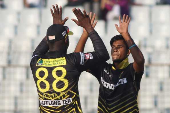 Debutant Qazi Onik and Darren Sammy starred in Kings' victory