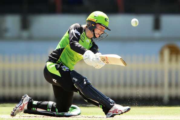 Rachael Haynes held Thunder's innings together with a fighting fifty.