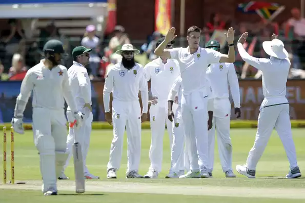 Zimbabwe lost 16 wickets on the second day before handing South Africa a crushing win in the only Test.