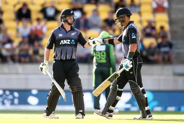 Colin Munro struck an unbeaten 43-ball 49