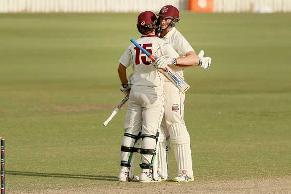 Matthew Renshaw was impressive with an unbeaten 83-ball 81 as the Bulls celebrated the winning runs with gusto.