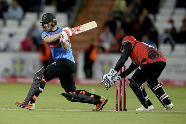 Laurie Evans scored an unbeaten 63 to see Sussex over the line in the second quarterfinal clash of 2018 T20 Blast.