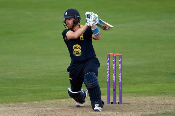 Ian Bell led from the front in the second semi-final of the Royal London One-Day Cup