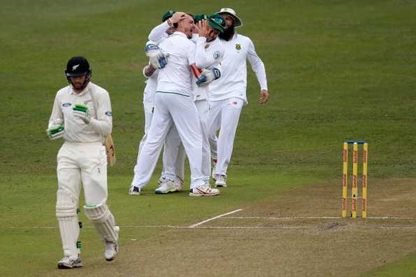 Dale Steyn came up with a delightful spell before rain ended the day's play