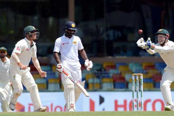 Sri Lanka took a 85-run lead in the morning session on the penultimate day of the third Test.