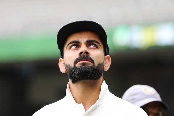 Kohli looks skywards on day 5