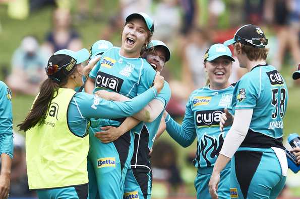 Haidee Birkett's screamer denies Nicola Carey and Sydney Thunder a spot in the final