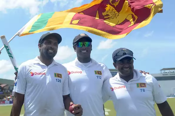 Angelo Mathews poses with Dilruwan Perera and Rangana Herath after Sri Lanka won the second Test