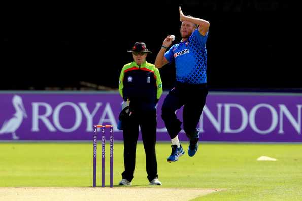 Matt Coles came up with a fine bowling performance to help Kent seal a quarters passage