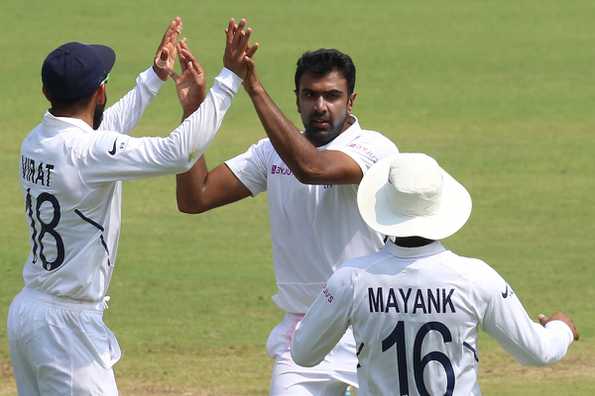 Ashwin picked de Kock's wicket to break a crucial 75-run stand before Lunch on Day 3.