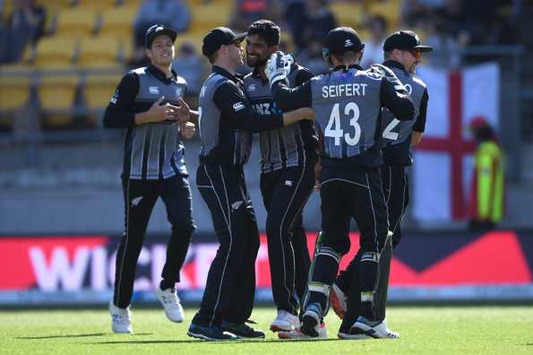 The spin duo of Santner and Ish Sodhi proved quite effective in the middle overs 