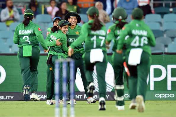 Pakistan began their World T20 campaign with an 8-wicket win