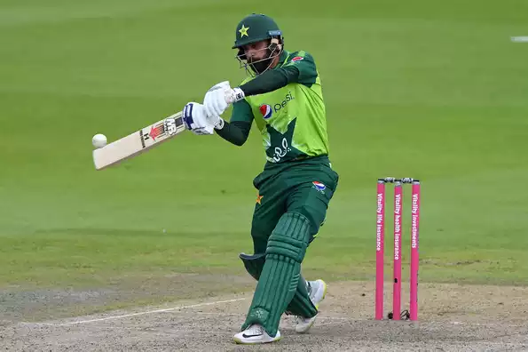 Hafeez composed a brilliant unbeaten 86