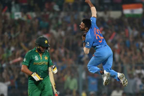 Hardik Pandya celebrates the fall of Shahid Afridi