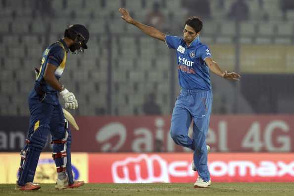 Ashish Nehra delivered the opening blow