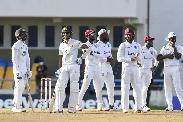 Chandimal and de Silva put on 59 runs for the unbroken fourth-wicket stand. 