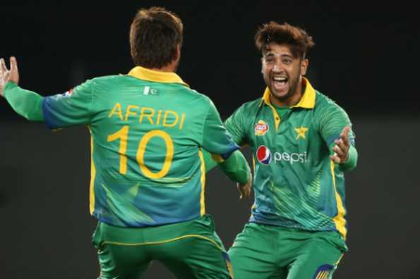 Pakistan's Imad Wasim (right) and Shahid Afridi celebrate the wicket of New Zealand's Martin Guptill