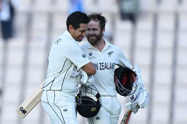 Williamson and Taylor shared an unbroken 96 run stand.