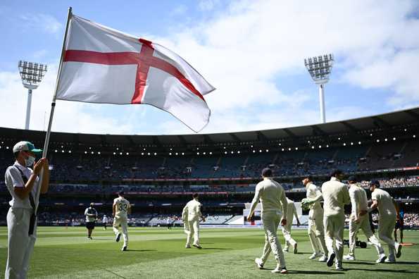 Australia bowled England out on Day 1 for 185.