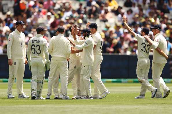 Australia went to Tea with 200 for 6 on the board and a lead of 15.