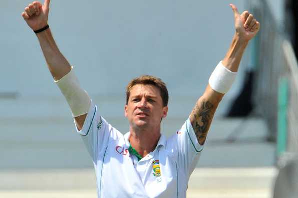 Steyn may not bowl during India's second innings after suffering a groin injury.