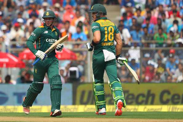 De Kock and Amla flayed the Indian bowlers to keep the scoring rate high.