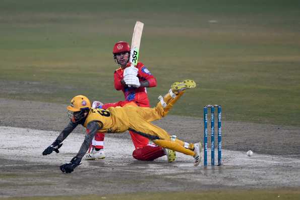 Hales led the chase with 62