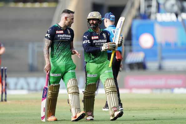 Du Pelssis 73*, Karthik cameo propel RCB to 192/3