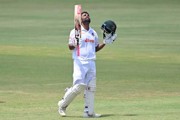 Jamie Siddons hinted that Tamim Iqbal might bat again, having retired hurt on Day 3