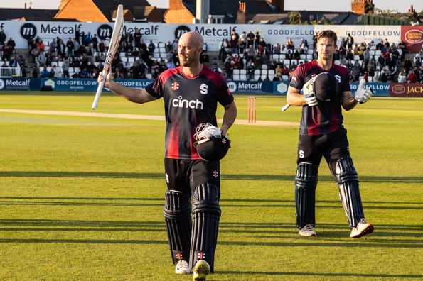 Chris Lynn & Jimmy Neesham powered Northamptonshire to 227.