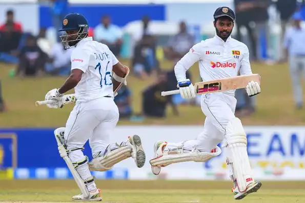 Karunaratne, who walked out to bat at No 6, steadied the ship in the company of Dhananjaya de Silva