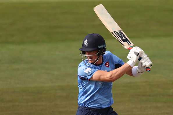 Kent captain Denly top-scored with 65 off just 51 balls. 