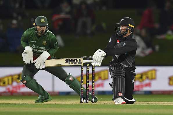 Devon Conway finished unbeaten on 70* as NZ won comfortably.