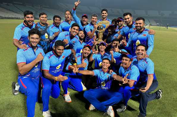 The Mumbai team posing with the SMAT trophy. Photo Credit: MCA