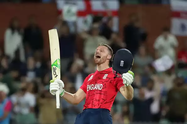 England smash India to reach the final