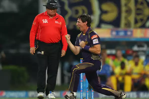 Brad Hogg continued his good show, picking up a four-wicket haul.