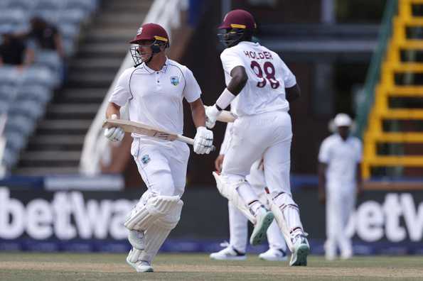 The pair stitched an unbroken 27-run stand leading up to Tea.