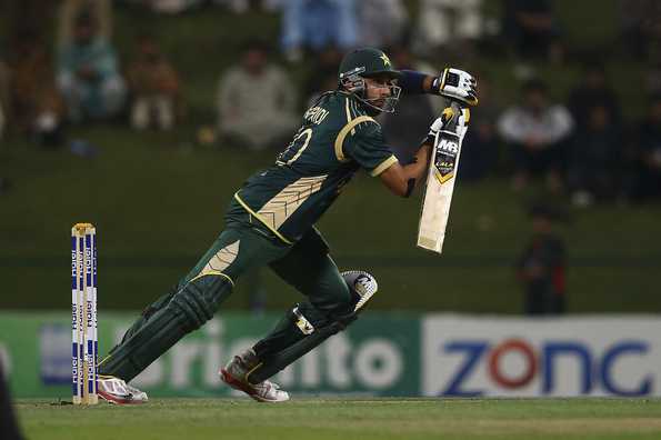 Shahid Afridi scored 49 off 24 to keep Pakistan in the hunt