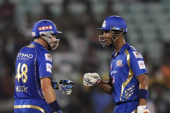 Lendl Simmons and Michael Hussey's superb stand helped Mumbai to a comfortable win.