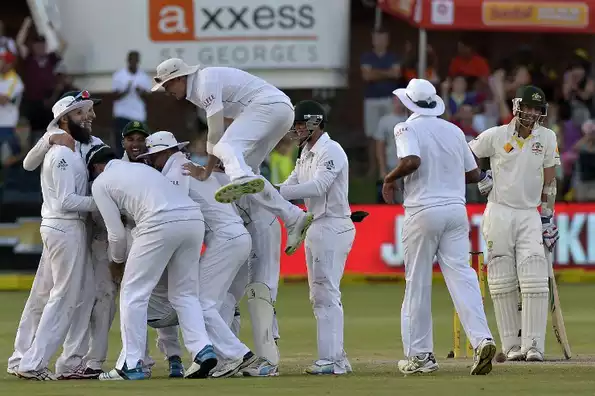 South Africa's cricketers celebrate their win over Australia in the second Test.