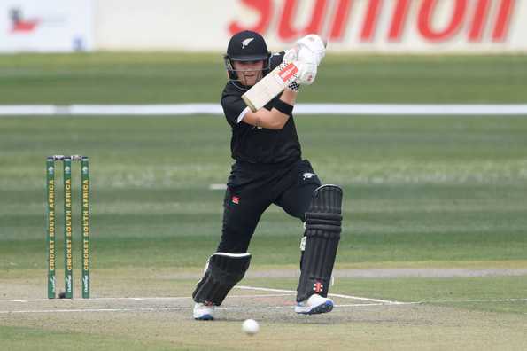 Amelia Kerr starred in the run chase with an unbeaten 70.